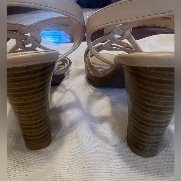 Ladies Tan Strappy heeled Sandals size 8.5 - Picture 6 of 16